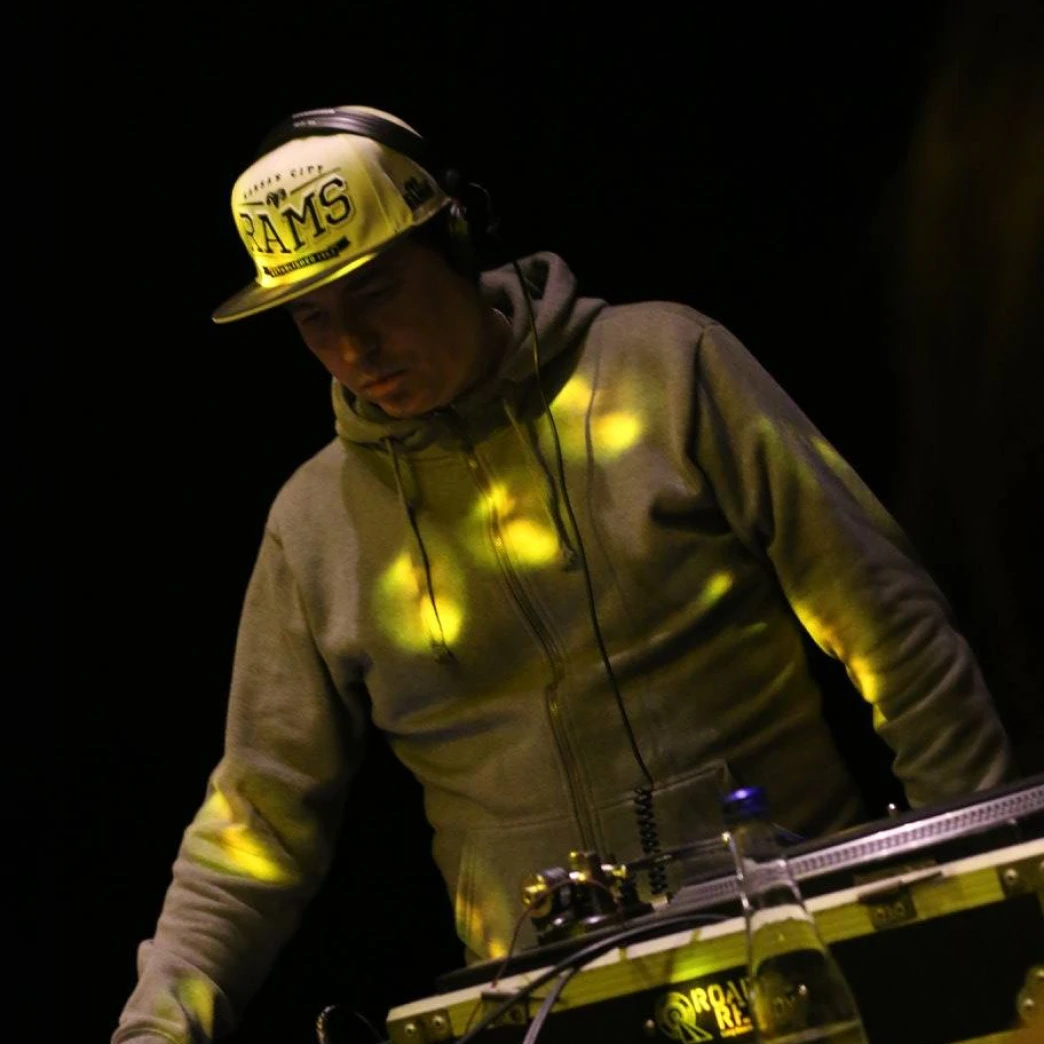 29.06 - DJ Funky Junkie